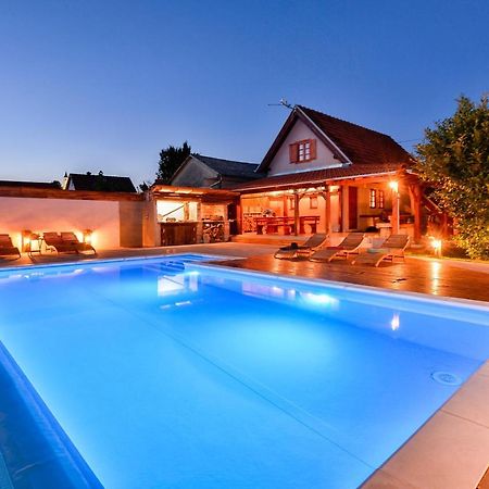 Holiday Home Dika スヴェティ・マルティン・ナ・ムリ エクステリア 写真