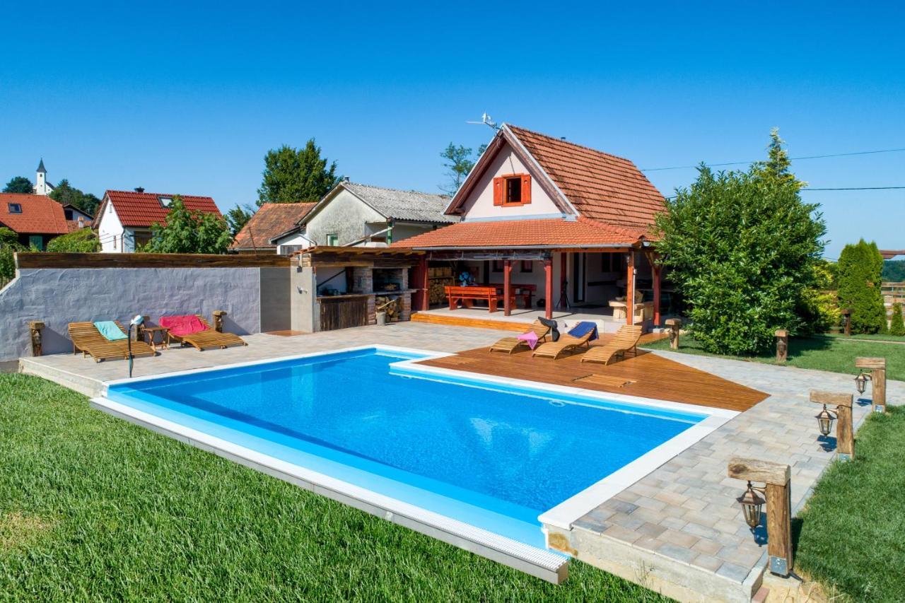 Holiday Home Dika スヴェティ・マルティン・ナ・ムリ エクステリア 写真