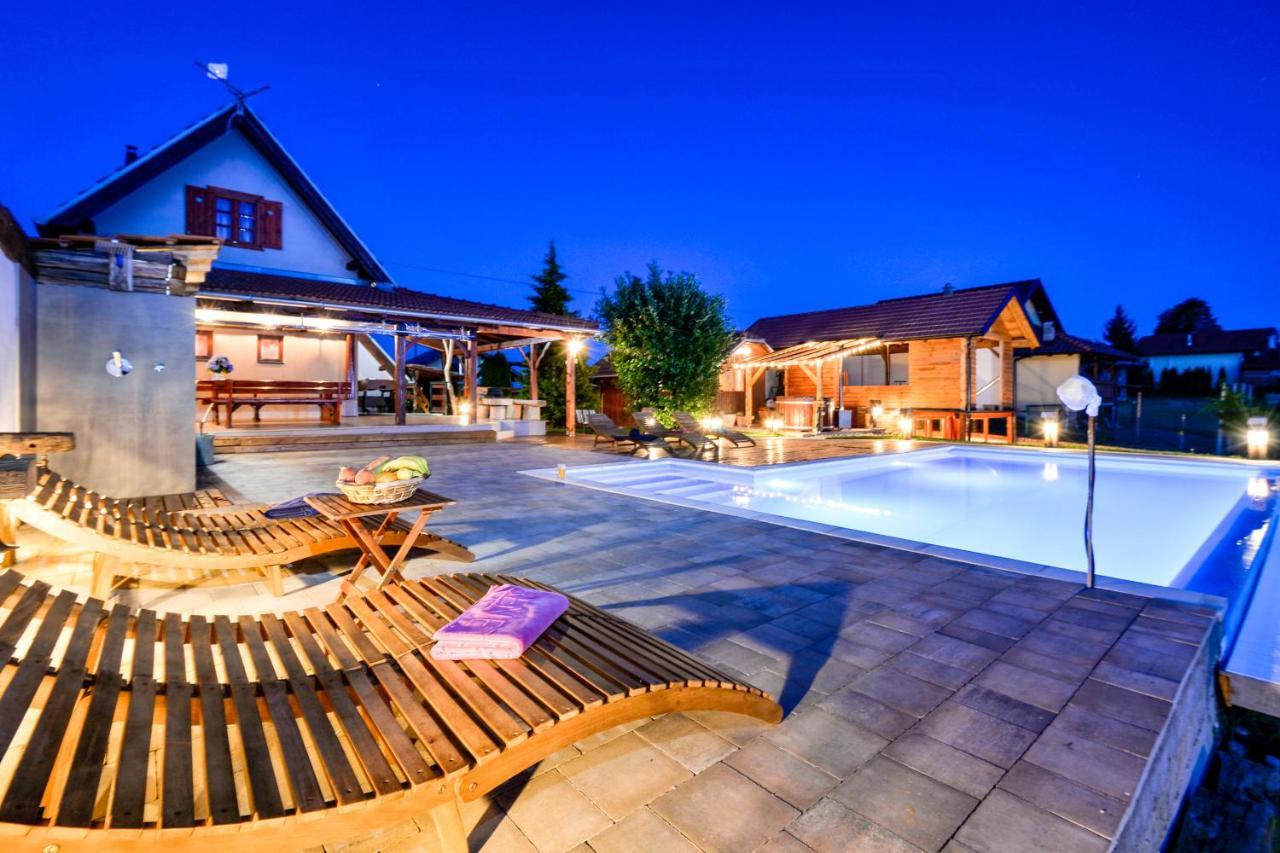 Holiday Home Dika スヴェティ・マルティン・ナ・ムリ エクステリア 写真