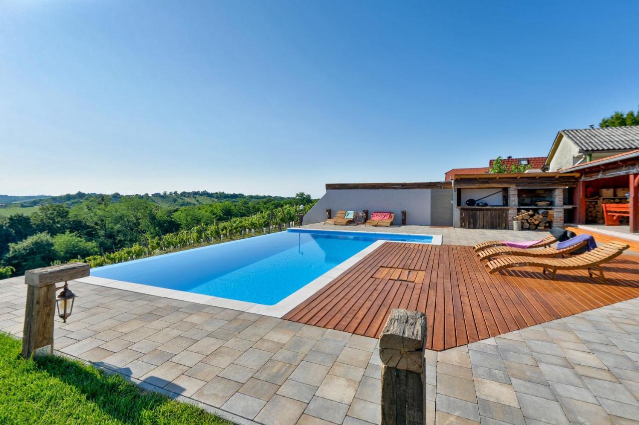 Holiday Home Dika スヴェティ・マルティン・ナ・ムリ エクステリア 写真