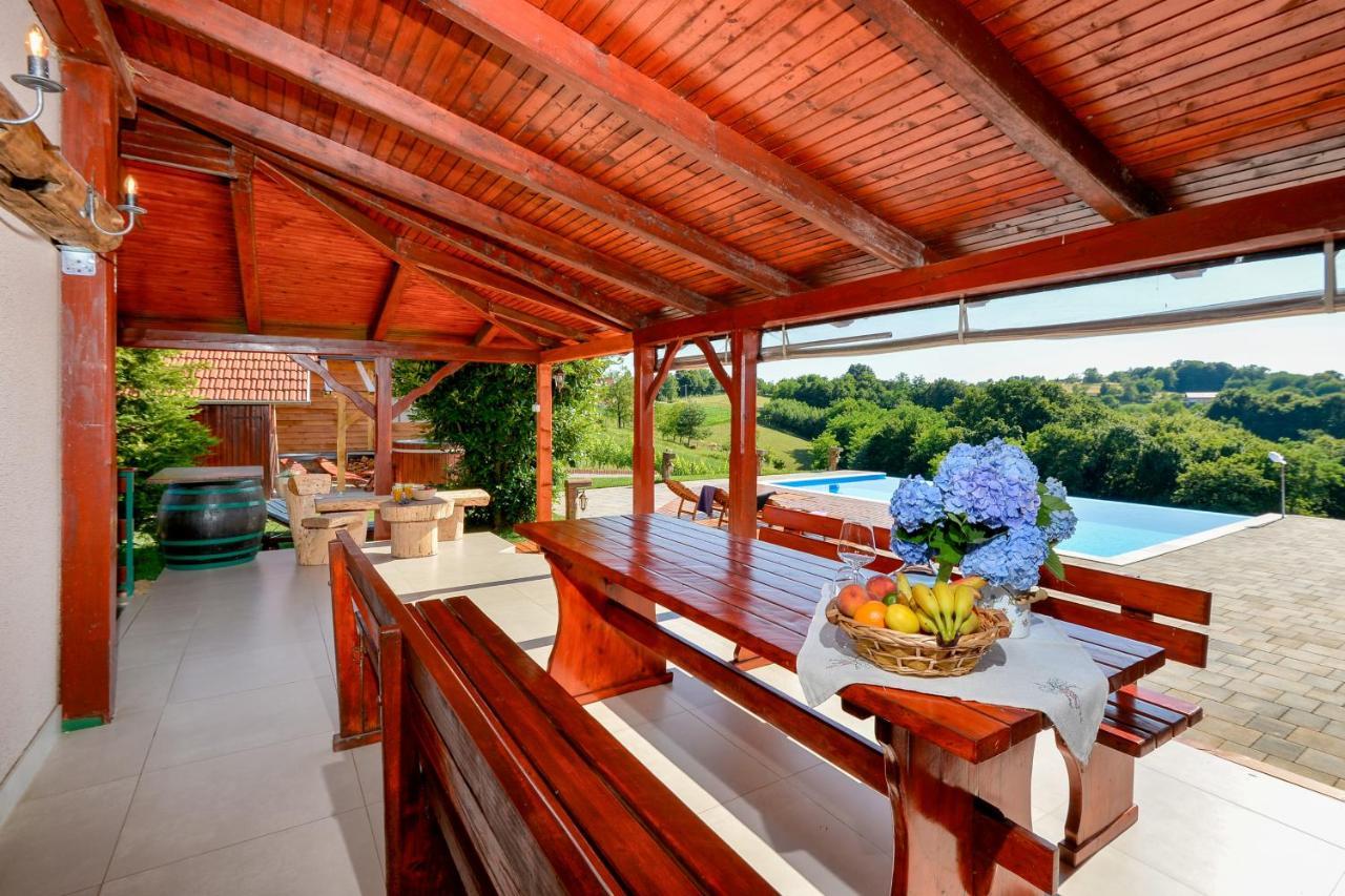 Holiday Home Dika スヴェティ・マルティン・ナ・ムリ エクステリア 写真