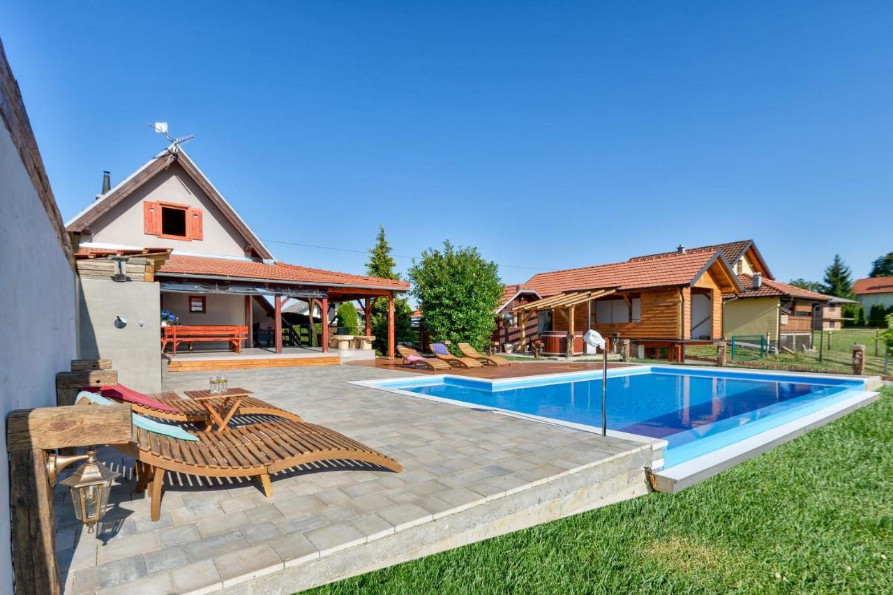 Holiday Home Dika スヴェティ・マルティン・ナ・ムリ エクステリア 写真