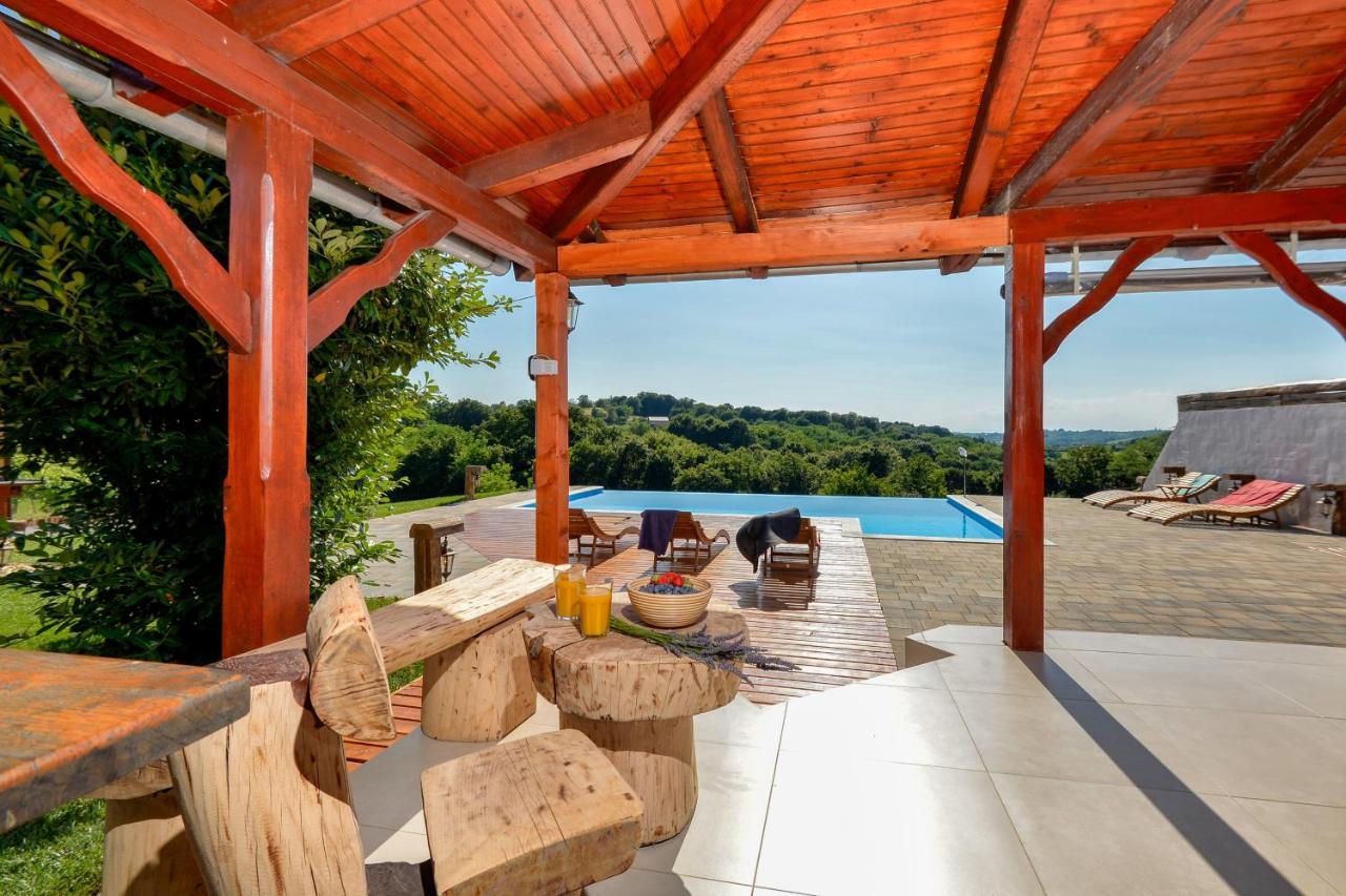 Holiday Home Dika スヴェティ・マルティン・ナ・ムリ エクステリア 写真
